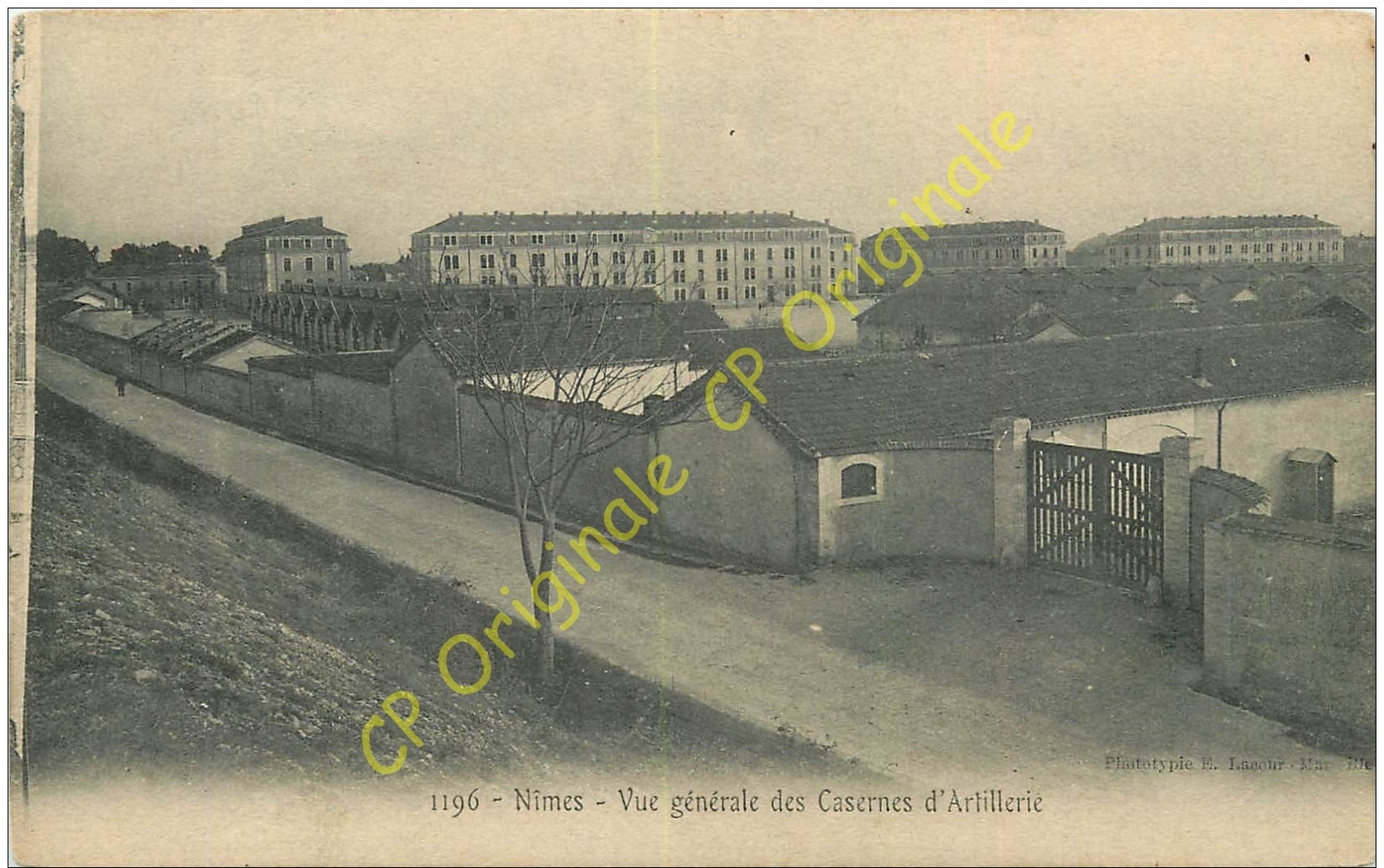 30.  NIMES . Vue Générale Des Casernes D'Artillerie . - Nîmes