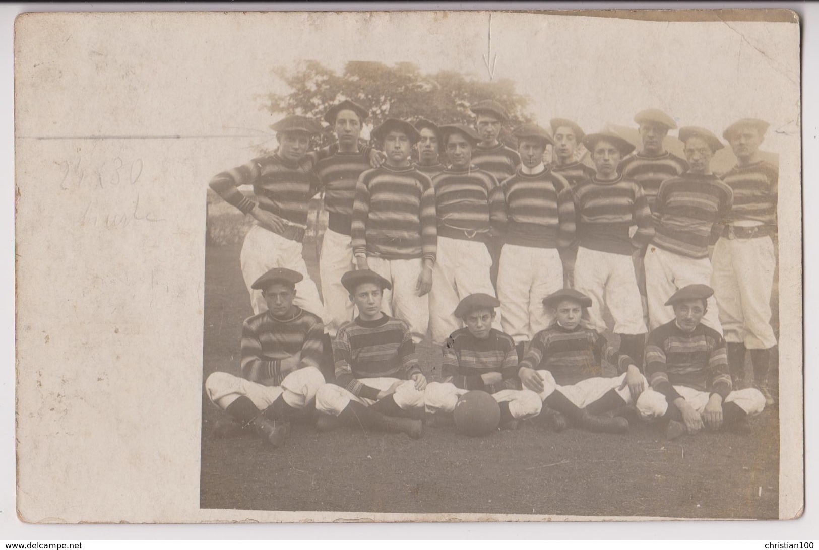 CARTE PHOTO : UNE EQUIPE DE FOOTBALL A IDENTIFIER - ECRITE DE FRESNES - 2 SCANS - - A Identifier