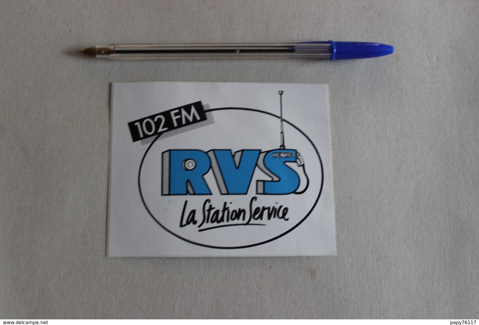 102 FM RVS RADIO LA STATION SERVICE  1 Autocollant - Autocollants