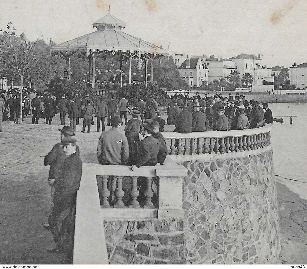 SAINT RAPHAEL EN 1910 - LES PROMENADES - KIOSQUE AVEC PERSONNAGES - CPA VOYAGEE - Saint-Raphaël