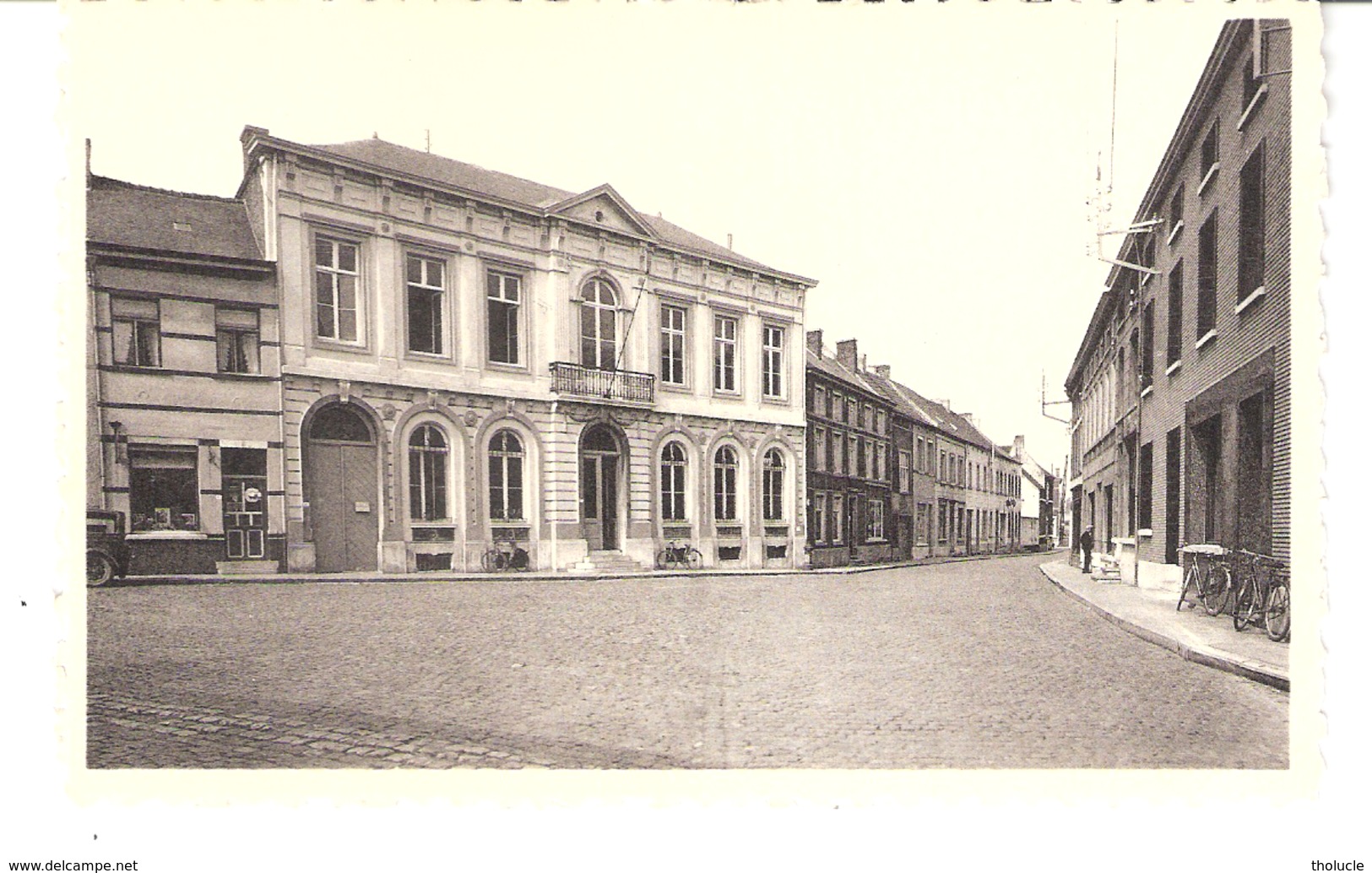 Seneffe(Hainaut)-+/-1950-L'Hôtel De Ville Et Tribunal-Rue Lintermans-Commerces-Edit.L.Higuet - Seneffe