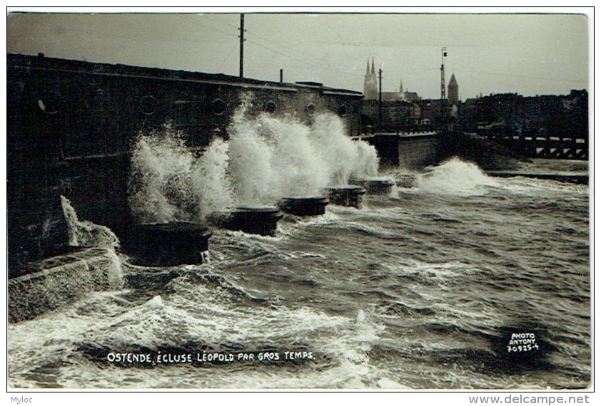 Carte Photo. Ecluse Léopold Par Gros Temps. Foto Antony. - Oostende