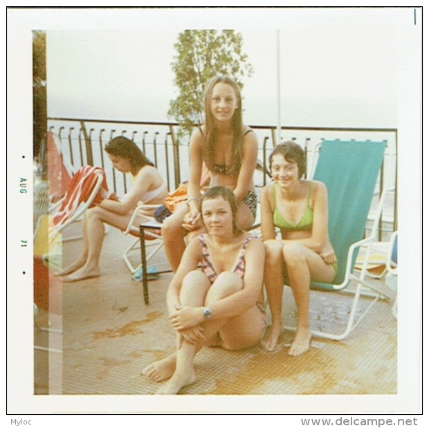 Foto/Photo. Pin Up. Jeunes Femmes En Maillot/Bikini. 1971. - Pin-Ups