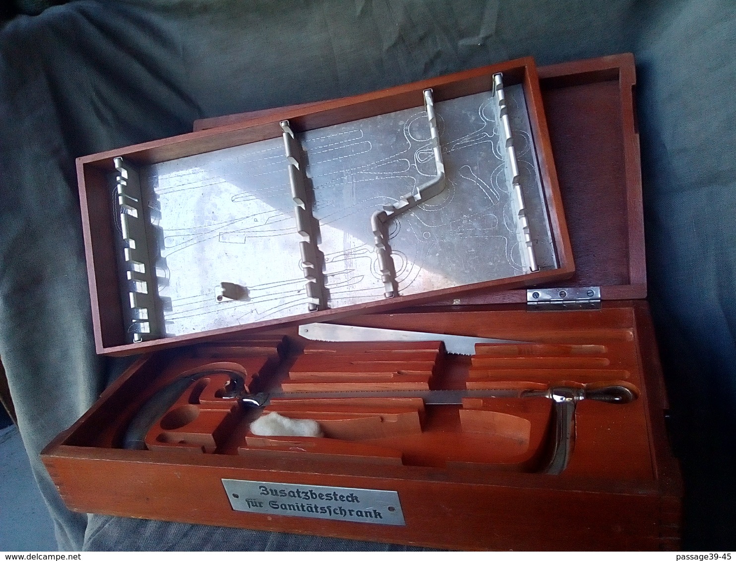 WW1 COFFRET ALLEMAND DE CHIRURGIE EN BOIS  AVEC SCIE