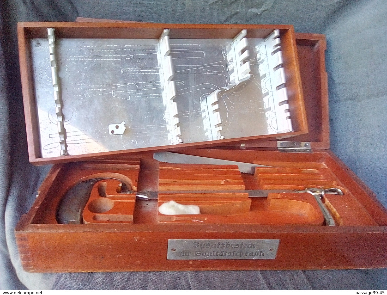 WW1 COFFRET ALLEMAND DE CHIRURGIE EN BOIS  AVEC SCIE