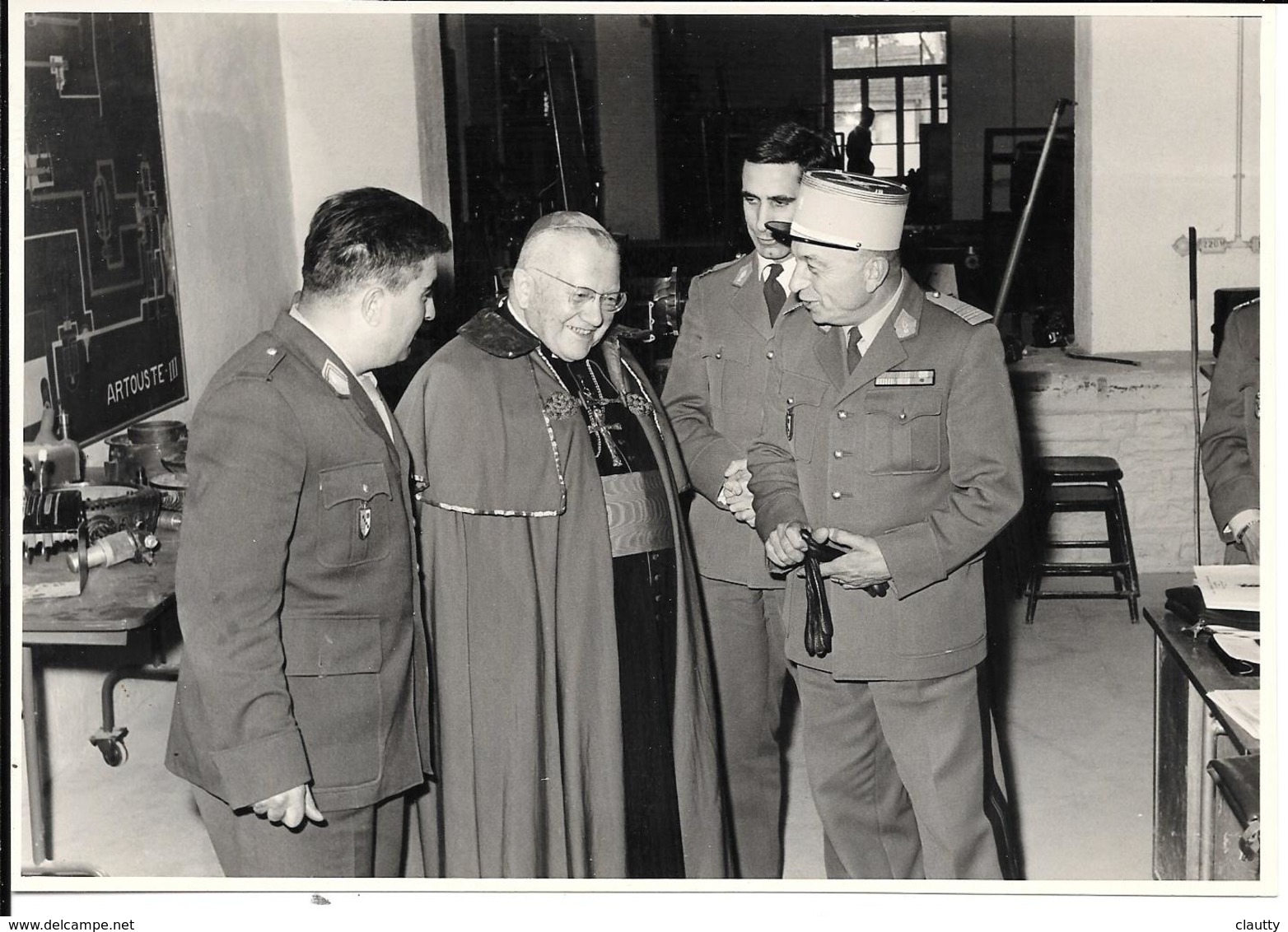 Photo Bourges  , Militaires AEAM , Stage ALAT N° 26 Mécaniciens Janvier 57 à Mai 57 , Remise Décorations Avec Officiels - Uniform