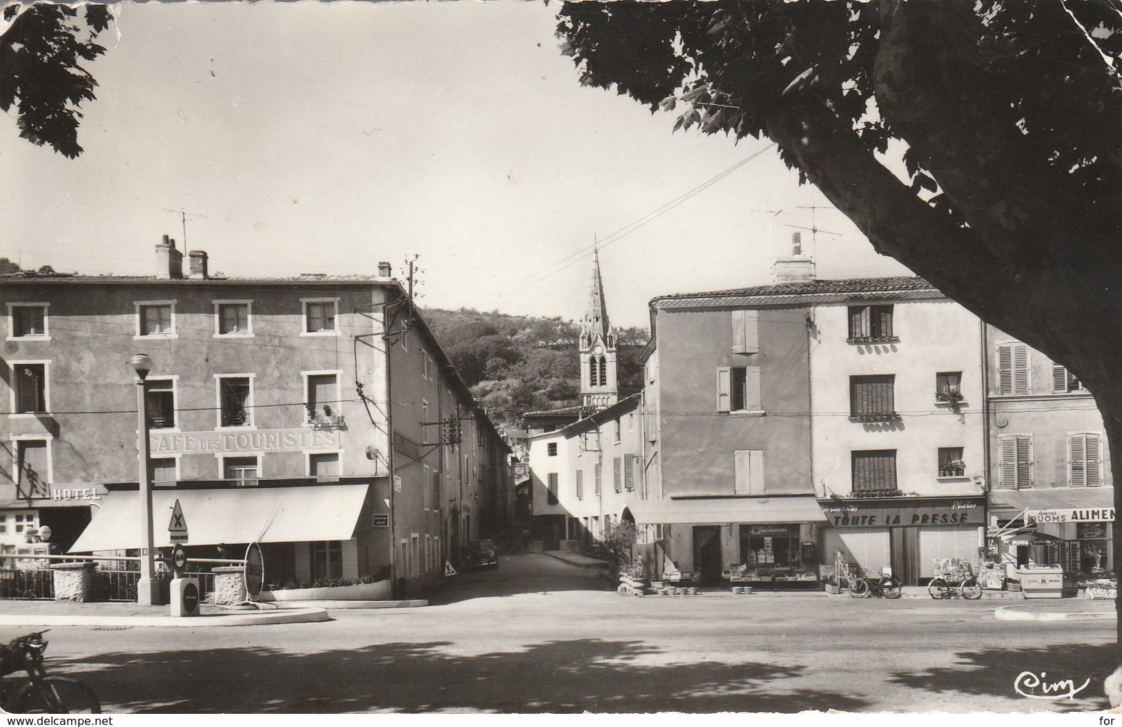 Ardéche : SERRIERES : L'église Et Rue Seyve-buisset ( Cpsm Photo Vérit. ) - Serrières