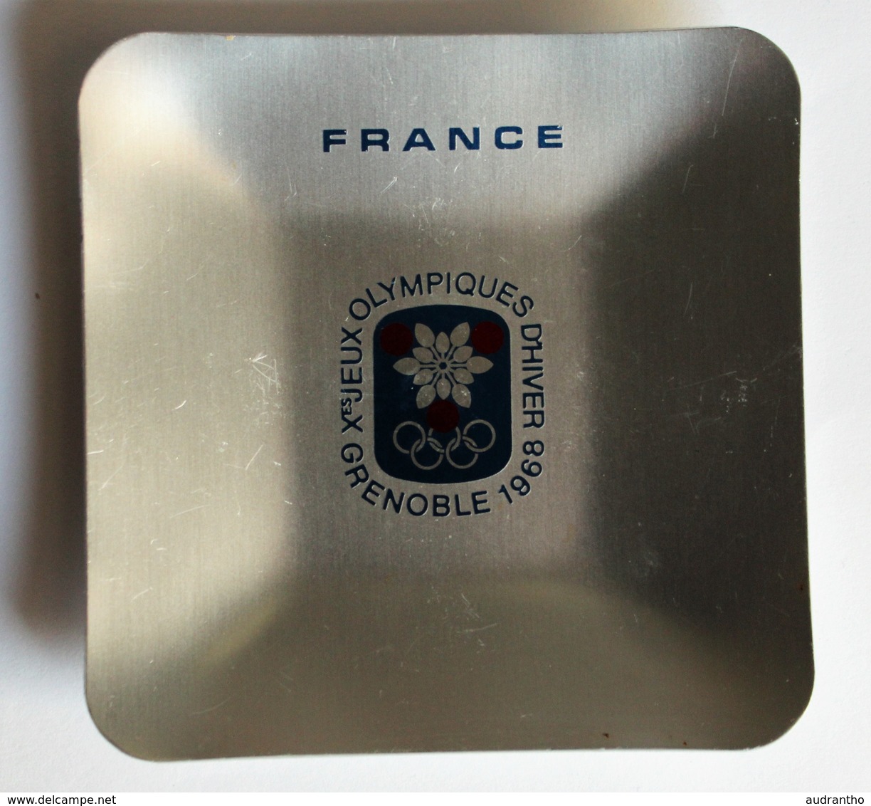 Jeux Olympiques JO Hiver Grenoble 1968 Rare Cendrier Vide Poche Aluminium Métal Marque Riondet - Apparel, Souvenirs & Other