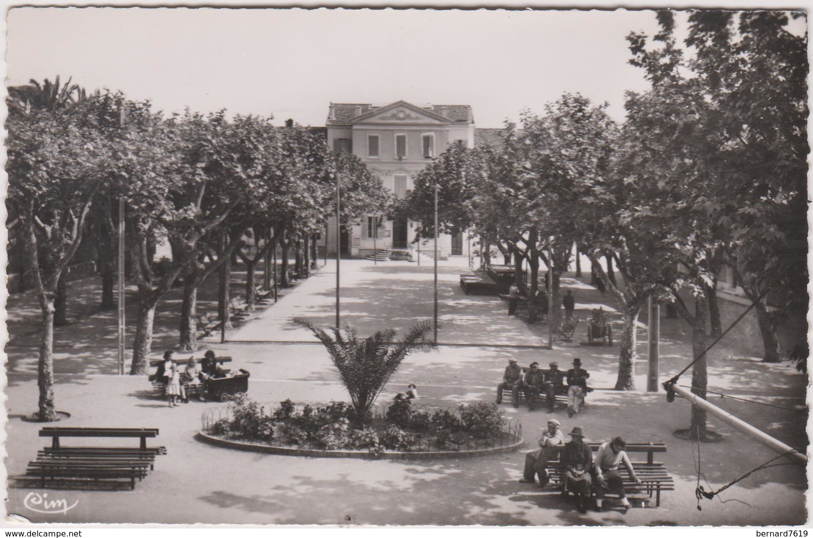 83  La Garde Place De La Eepublique  Et La Mairie - La Garde