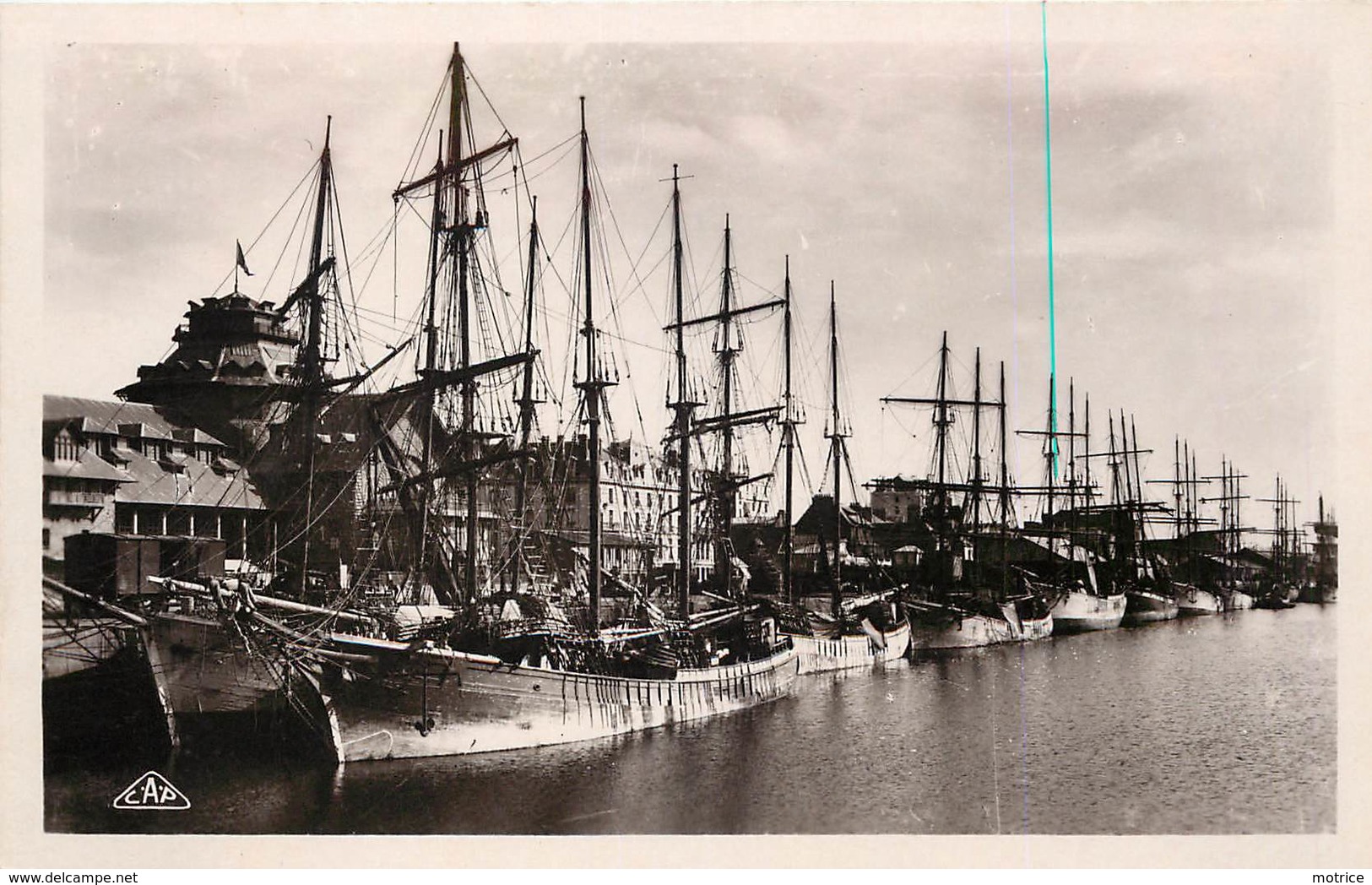 SAINT MALO - Les Terres Neuvas Dans Le Port. - Pêche