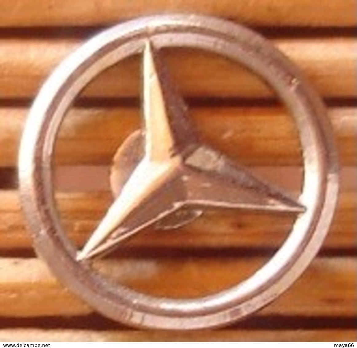 Pin's Logo Mercedes Argenté, Pins Pin. - Mercedes