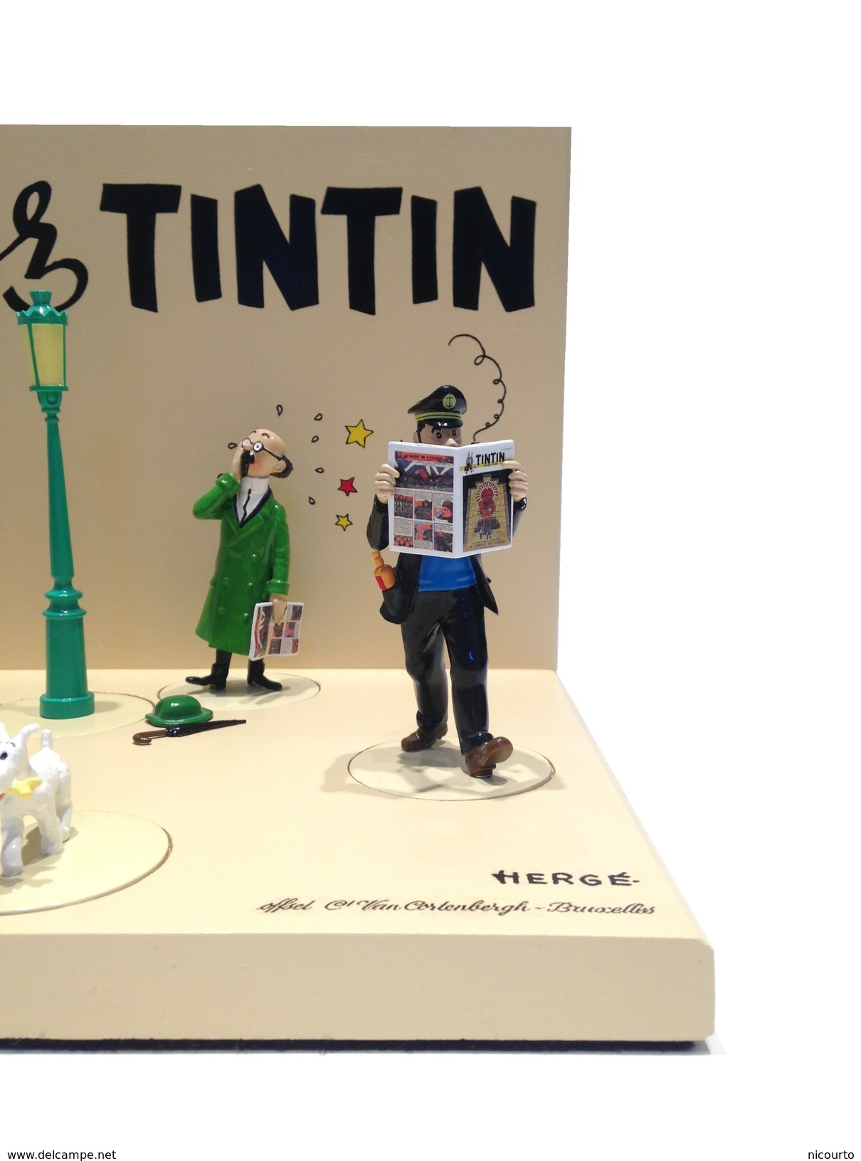 SOCLE DIORAMA PRESENTOIR POUR FIGURINES PIXI LISEZ TINTIN - Figurines