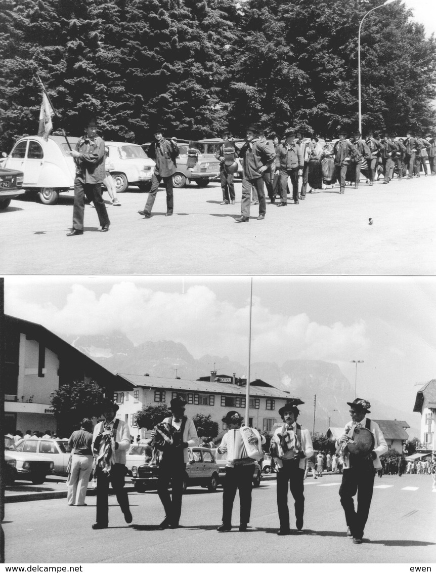 2 Photos De Combloux Années 70. Fête, Défilé. - Lieux