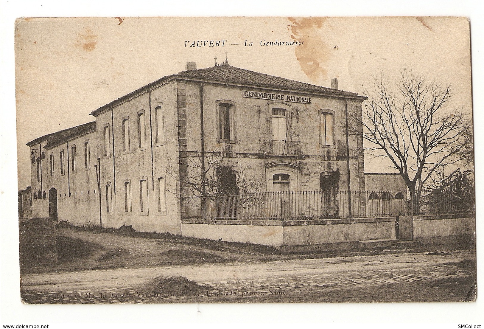 30 Vauvert, La Gendarmerie (4112) - Autres & Non Classés