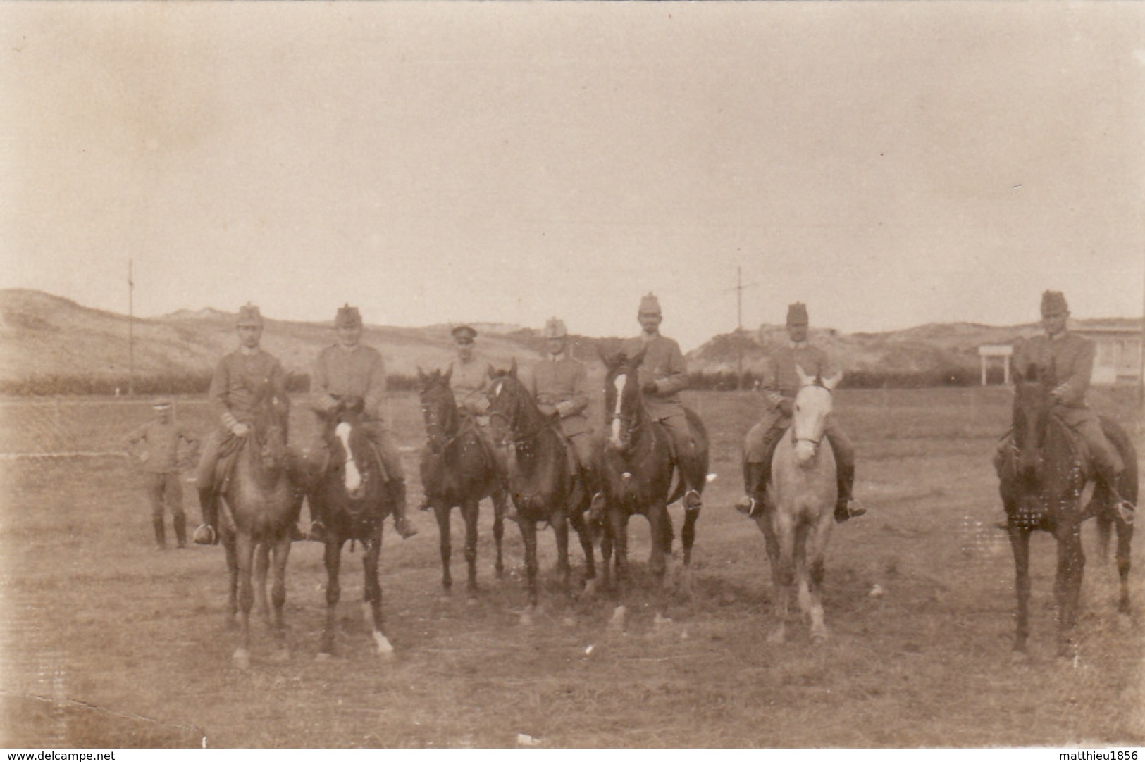 Photo 1915 Secteur LOMBARDSIJDE, WESTENDE - Cavaliers Allemands, Un Hippodrome ??, Les Dunes (A196, Ww1, Wk 1) - Autres & Non Classés