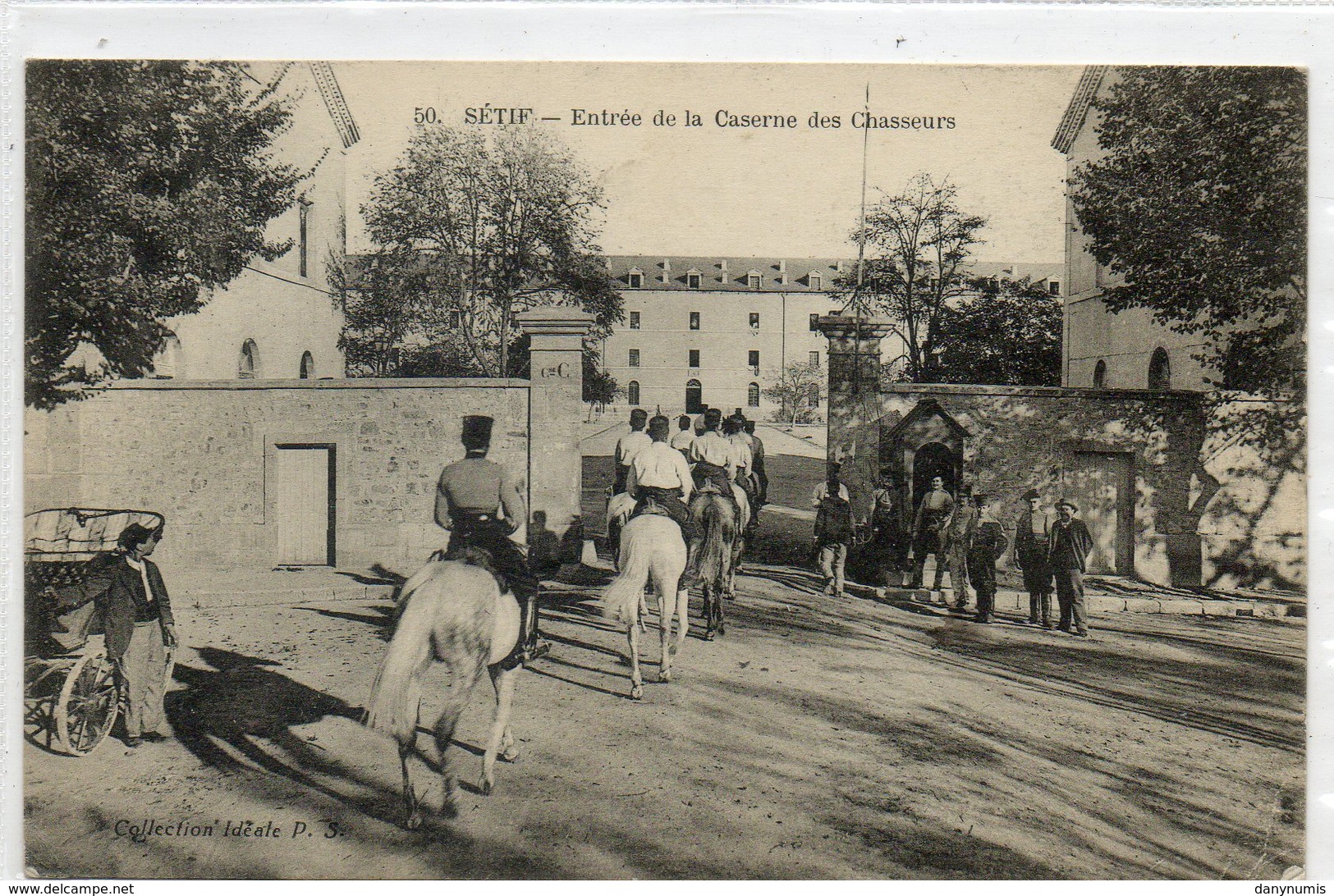 ALGERIE        SETIF     Entrée De La Caserne Des Chasseurs - Setif