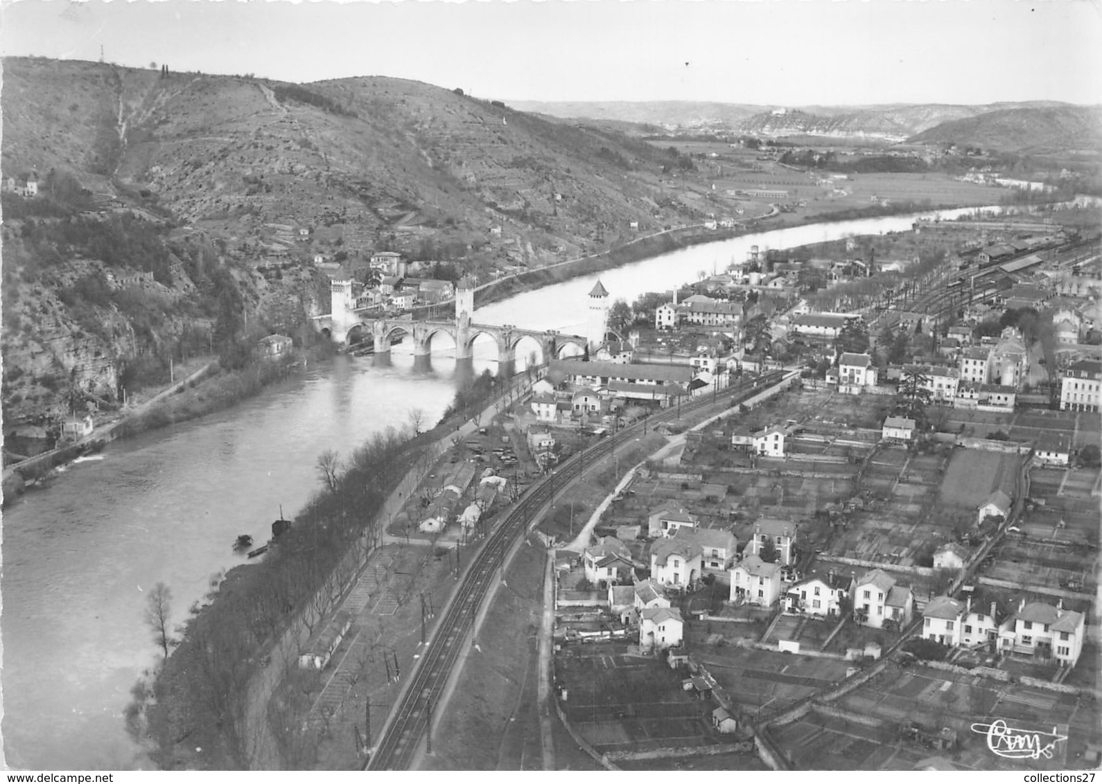 46-CAHORS- VUE DU CIEL DE LA FONTAINE DES CHARTREUX ET DU PONT VALENTE - Cahors