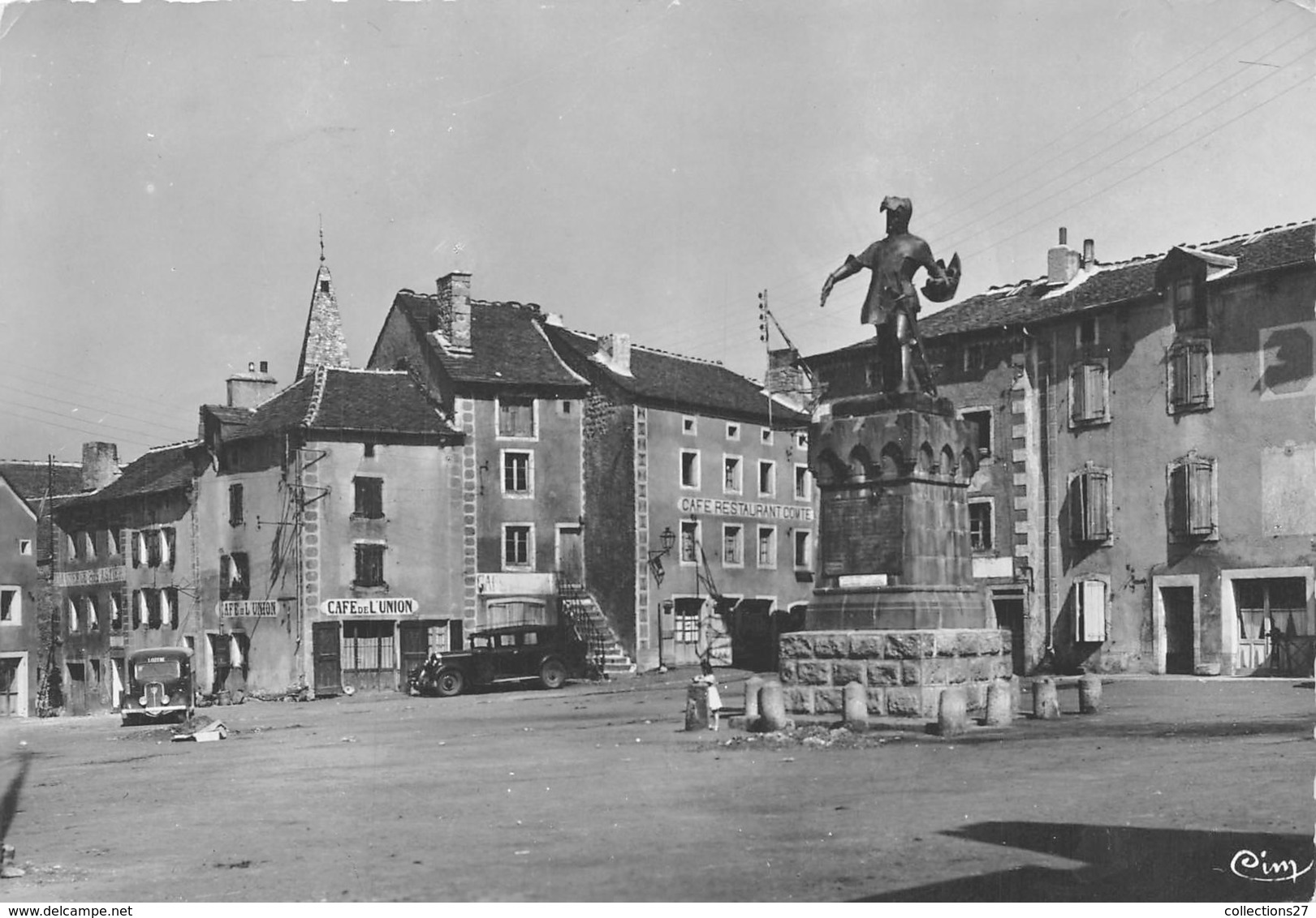 48-CHATEAUNEUF-DE-RANDON-LA PLACE ET STATUE DE DUGUESCLIN - Chateauneuf De Randon