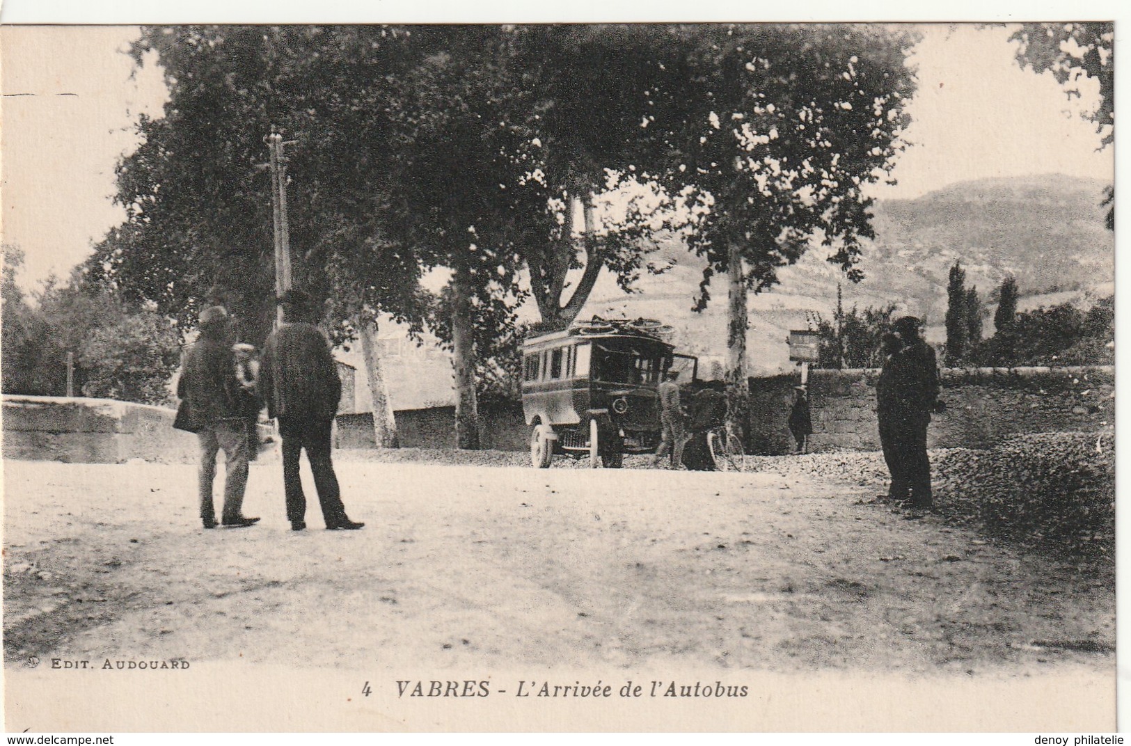 12/ Vabres - La 'Arrivée De L'Autobus  - Edition Audouard N° 4 - Vabres