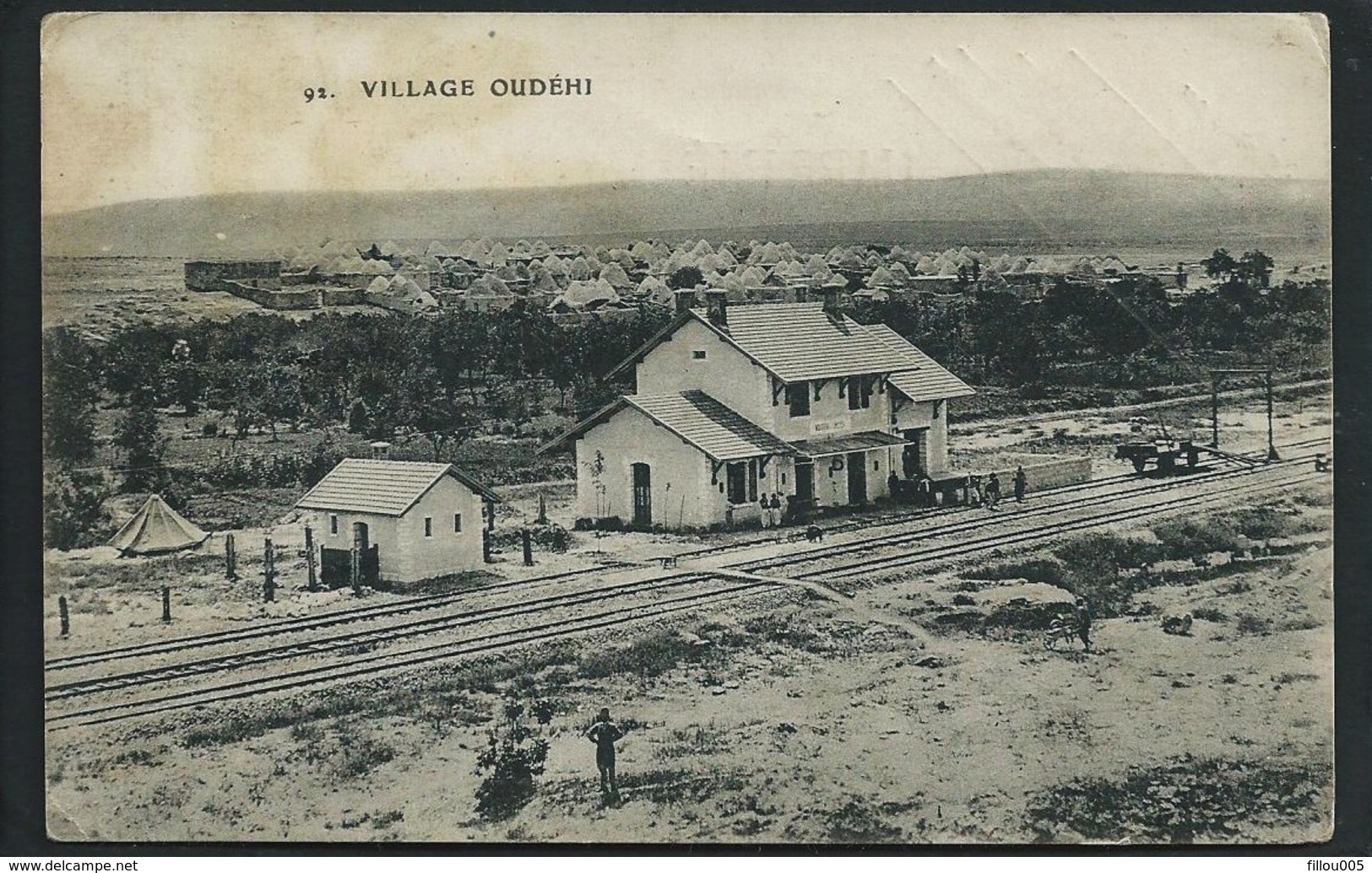 SYRIE  OUDEHI...LA GARE ET LE VILLAGE...ANIMEE...C2772 - Stazioni Senza Treni