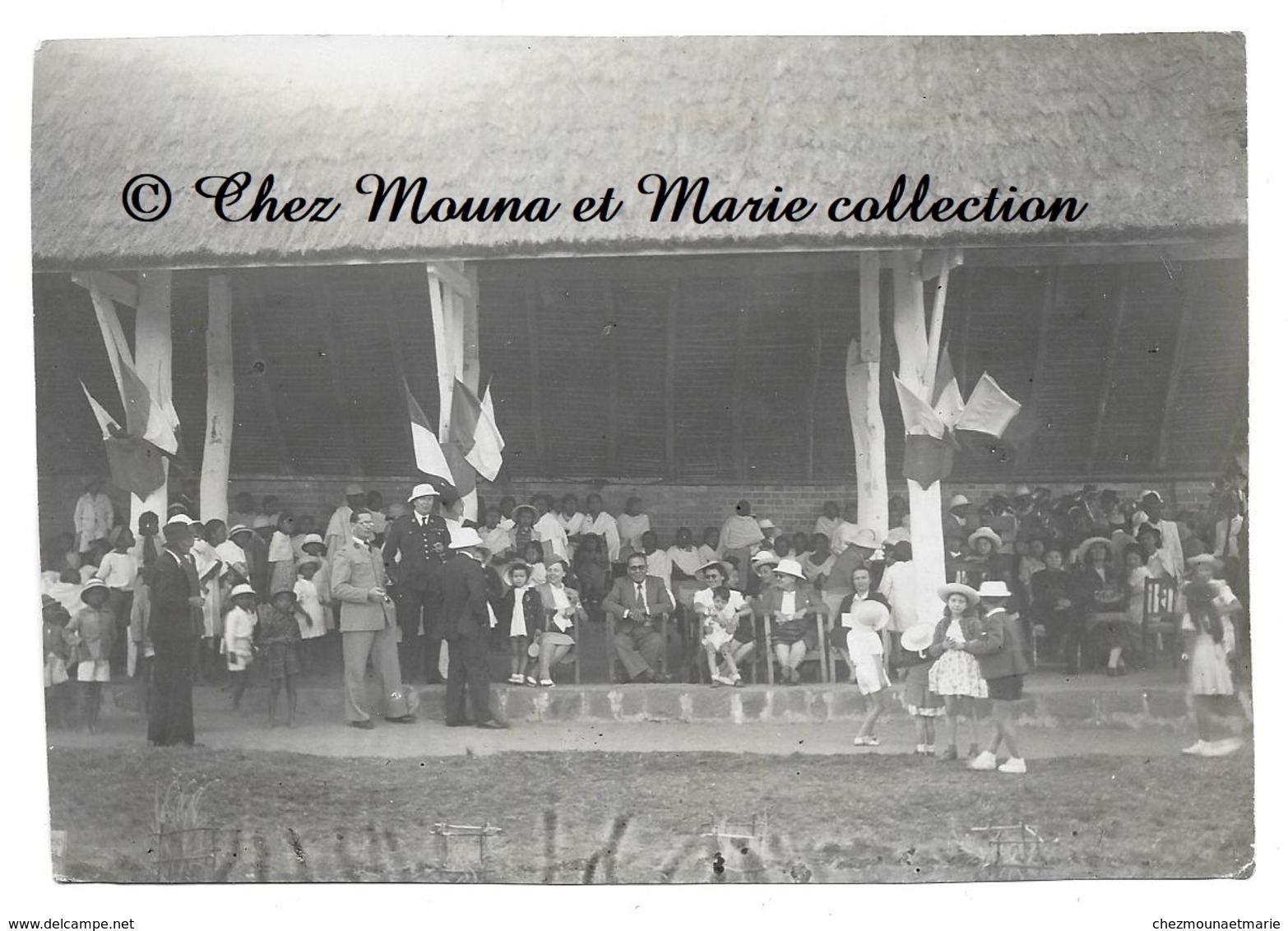 MADAGASCAR AMBOSITRA 1945 - LE GOUVERNEUR L ADMINISTRATEUR ET SA FEMME AUX COURSES - PHOTO 14 X 10 CM - Célébrités