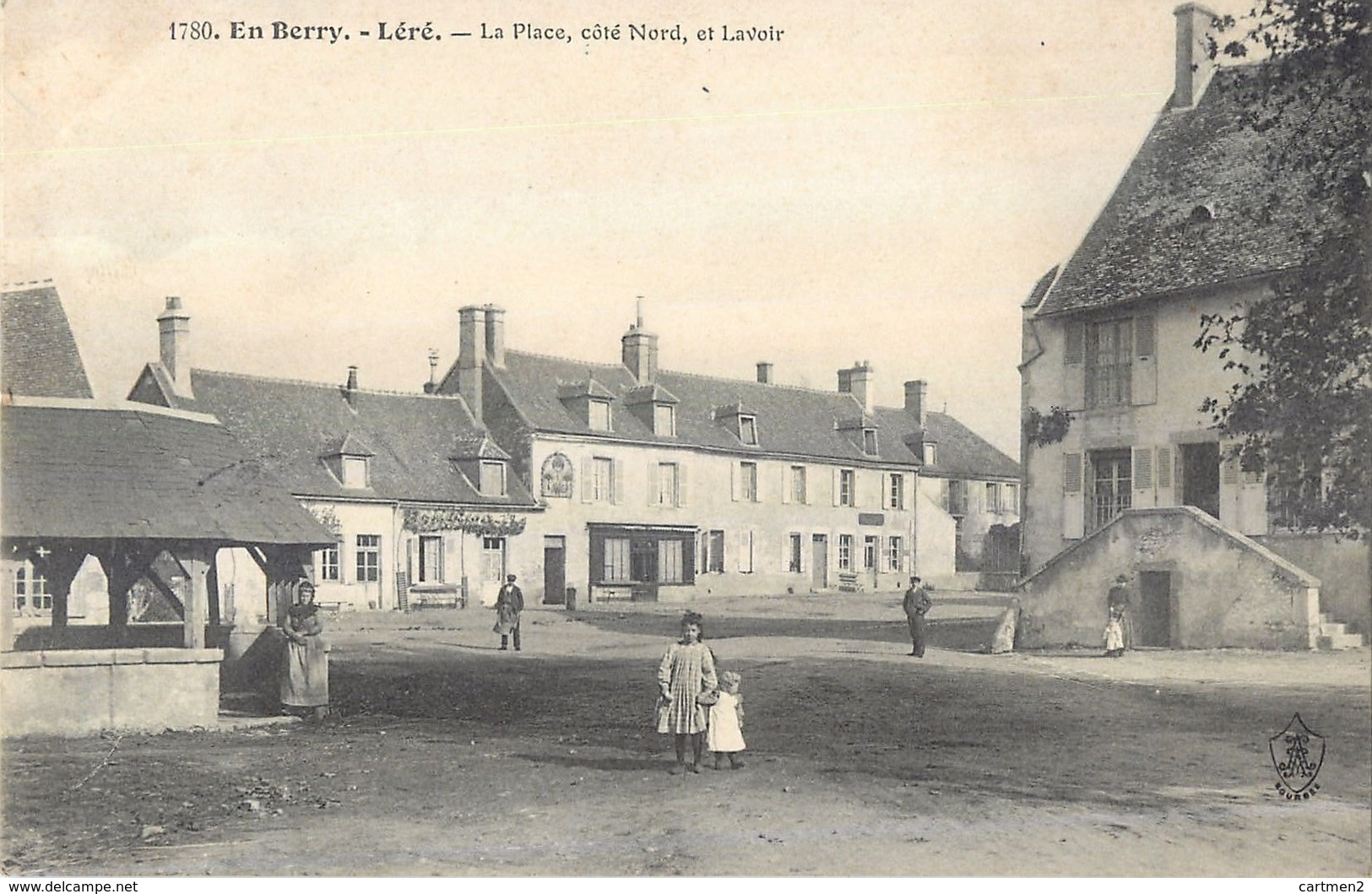 LERE EN BERRY LA PLACE COTE NORD ET LAVOIR  18 - Lere