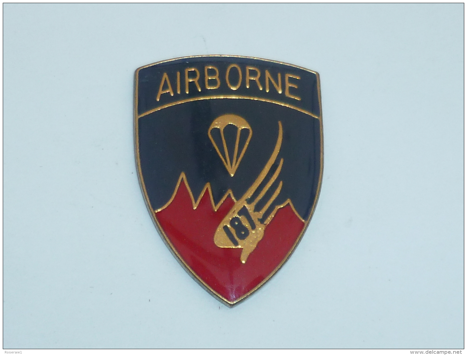 Pin's AIRBORNE, 187°, PARACHUTISTE - Militari