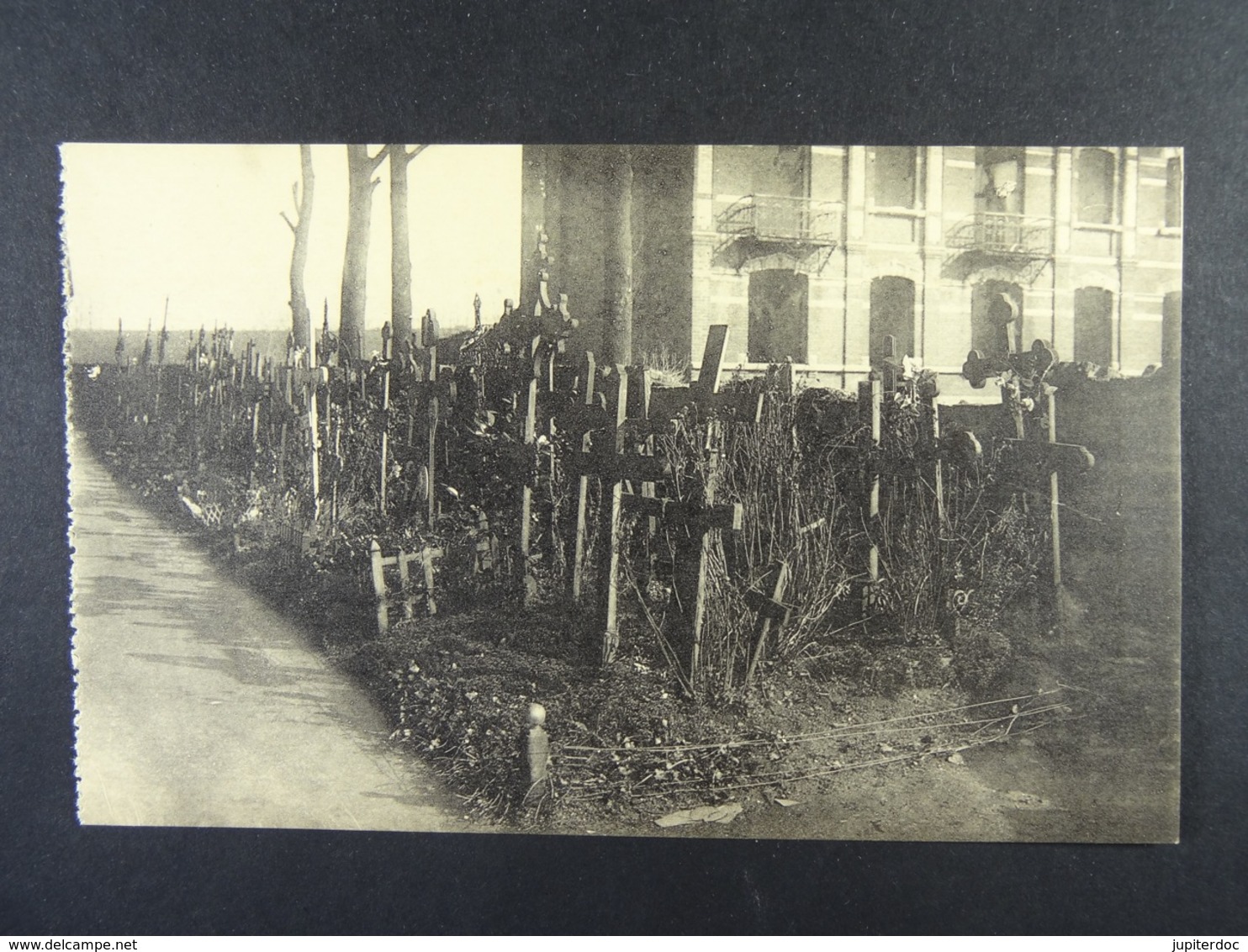 Tamines Partie Sud De L'ancien Cimetière Où Sont Déposés... - Sambreville