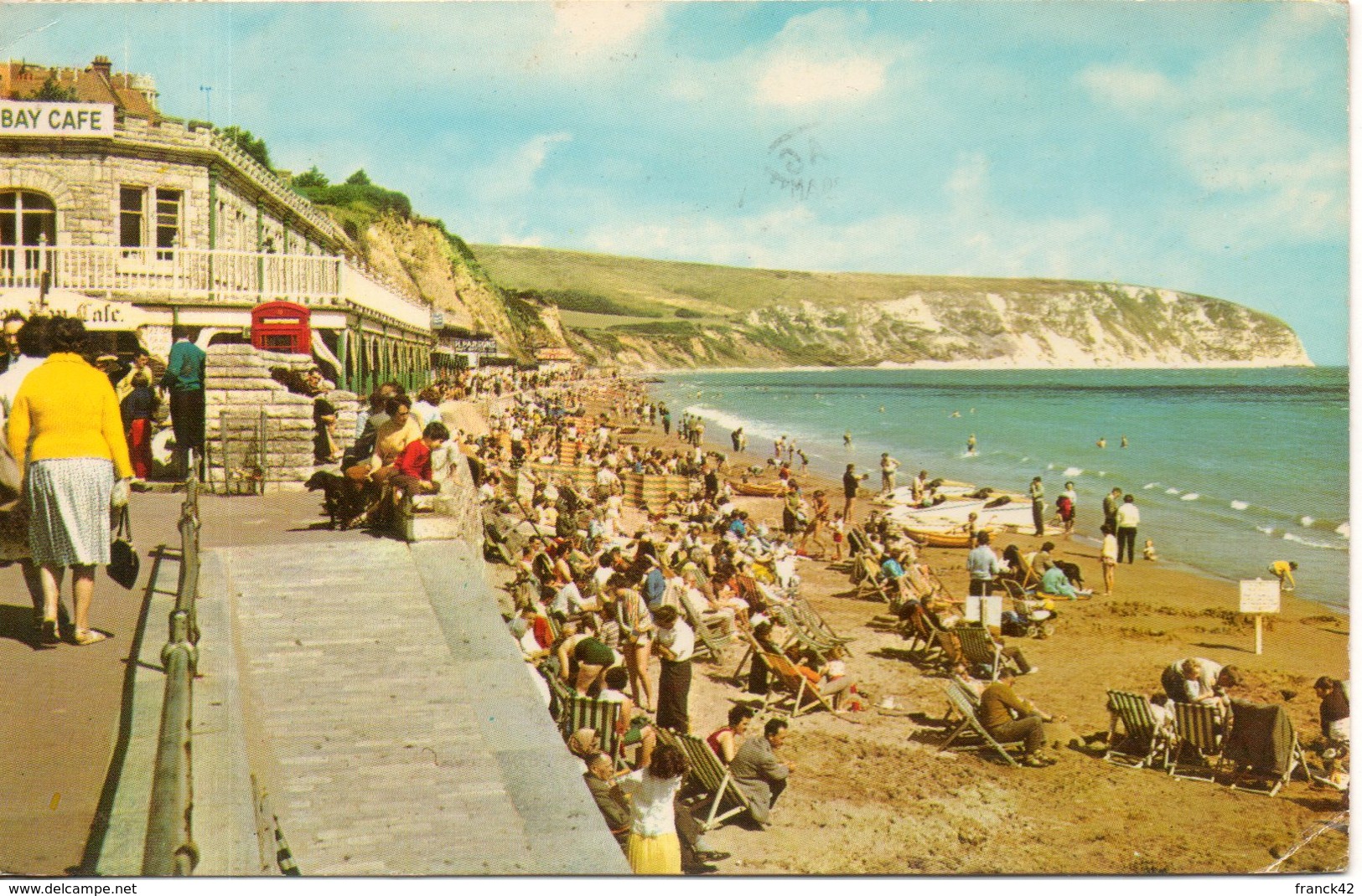 Angleterre. The Beach, Swanage. Cpsm Petit Format. Coin Bas Droit Abimé - Swanage