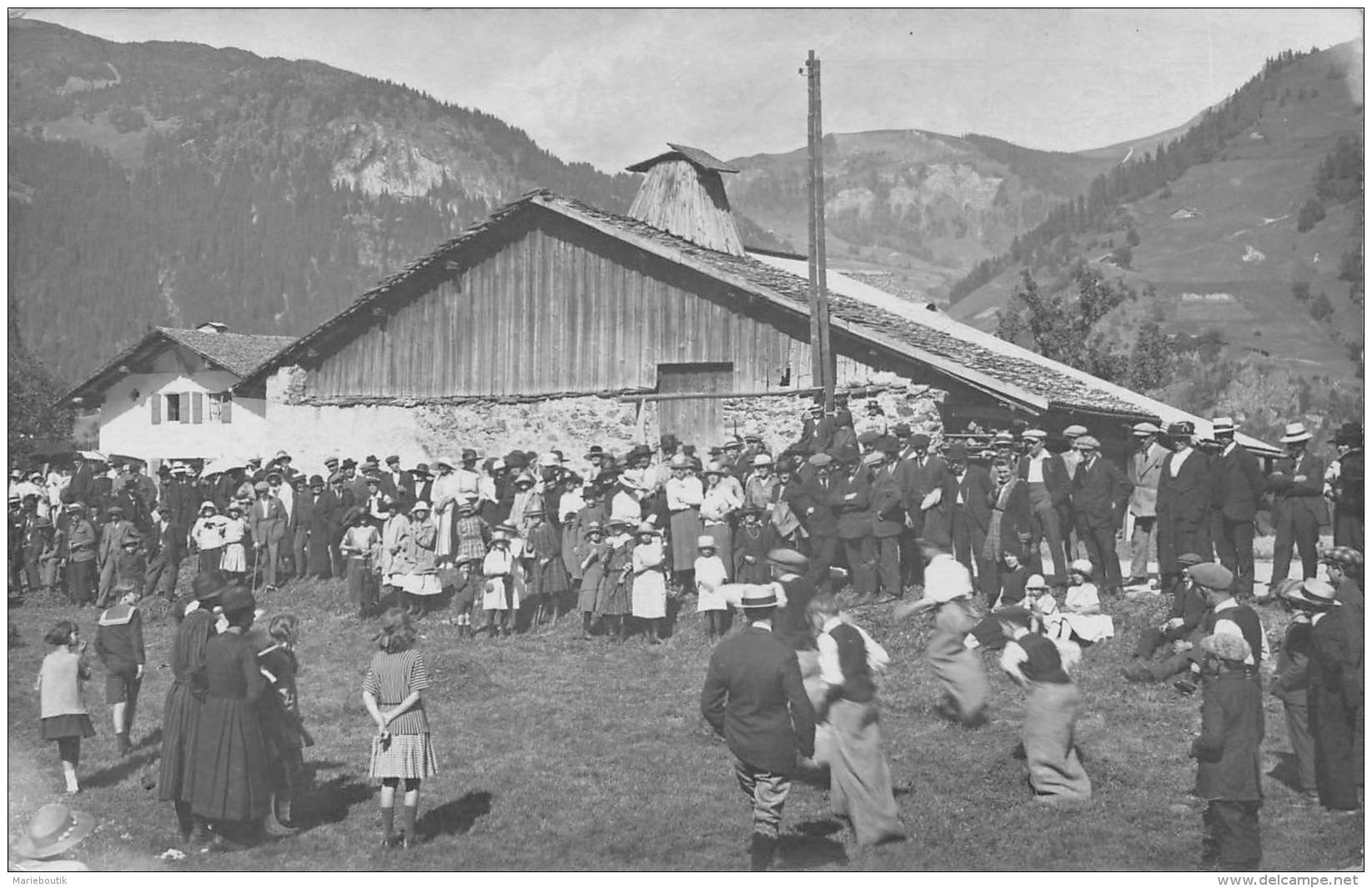 Carte Photo - Une Course En Sac Dans Un Village - A Localiser - Autres & Non Classés