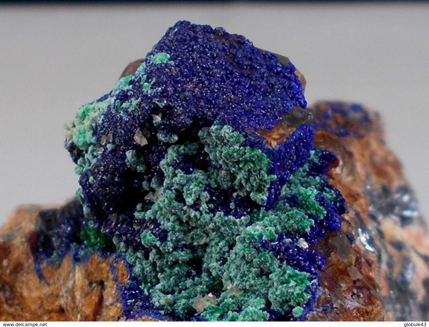 FLUORINE RECOUVERTE D'AZURITE DE MALACHITE ET CERUSITE PARTIE DE FILON DE GALENE 6, X 5,X 9 CM MIDELT - Minerals