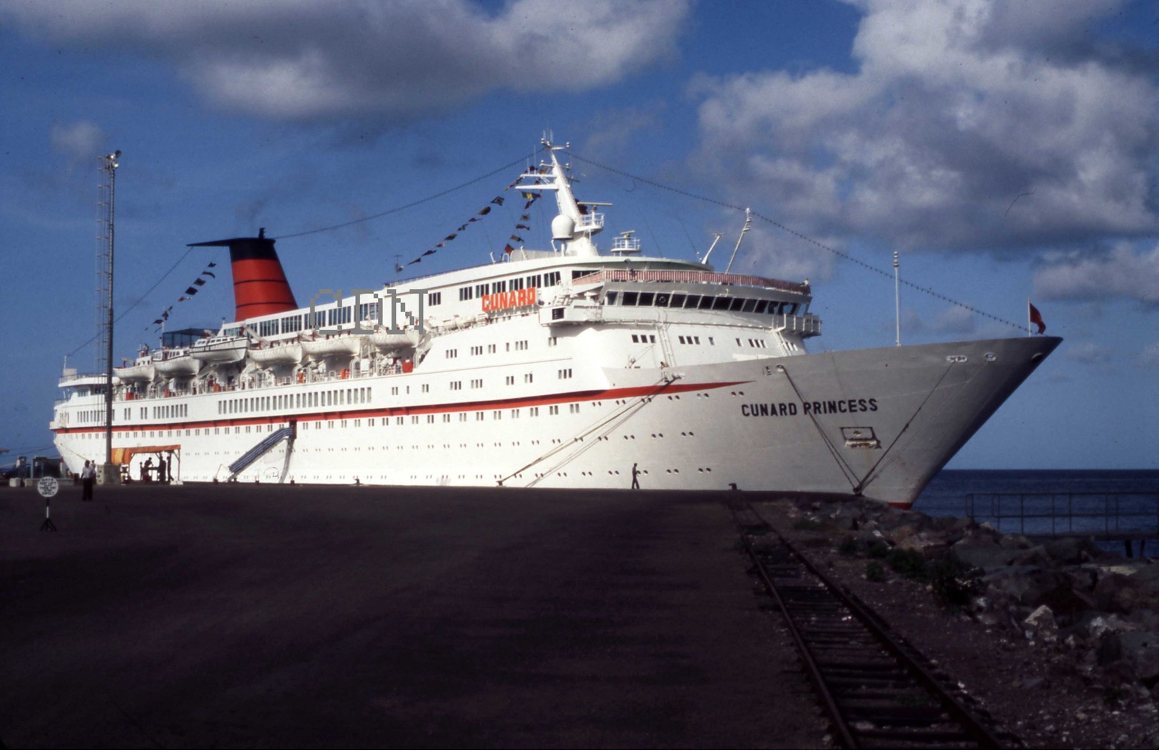 7X5 PHOTO OF CUNARD PRINCESS AT ST KITTS - Other & Unclassified