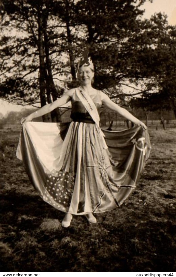 Photo Originale Portrait De La Miss Belle Des Champs Vers 1940 - Princesse Et Robe Patchwork - Danseuse - Pin-up