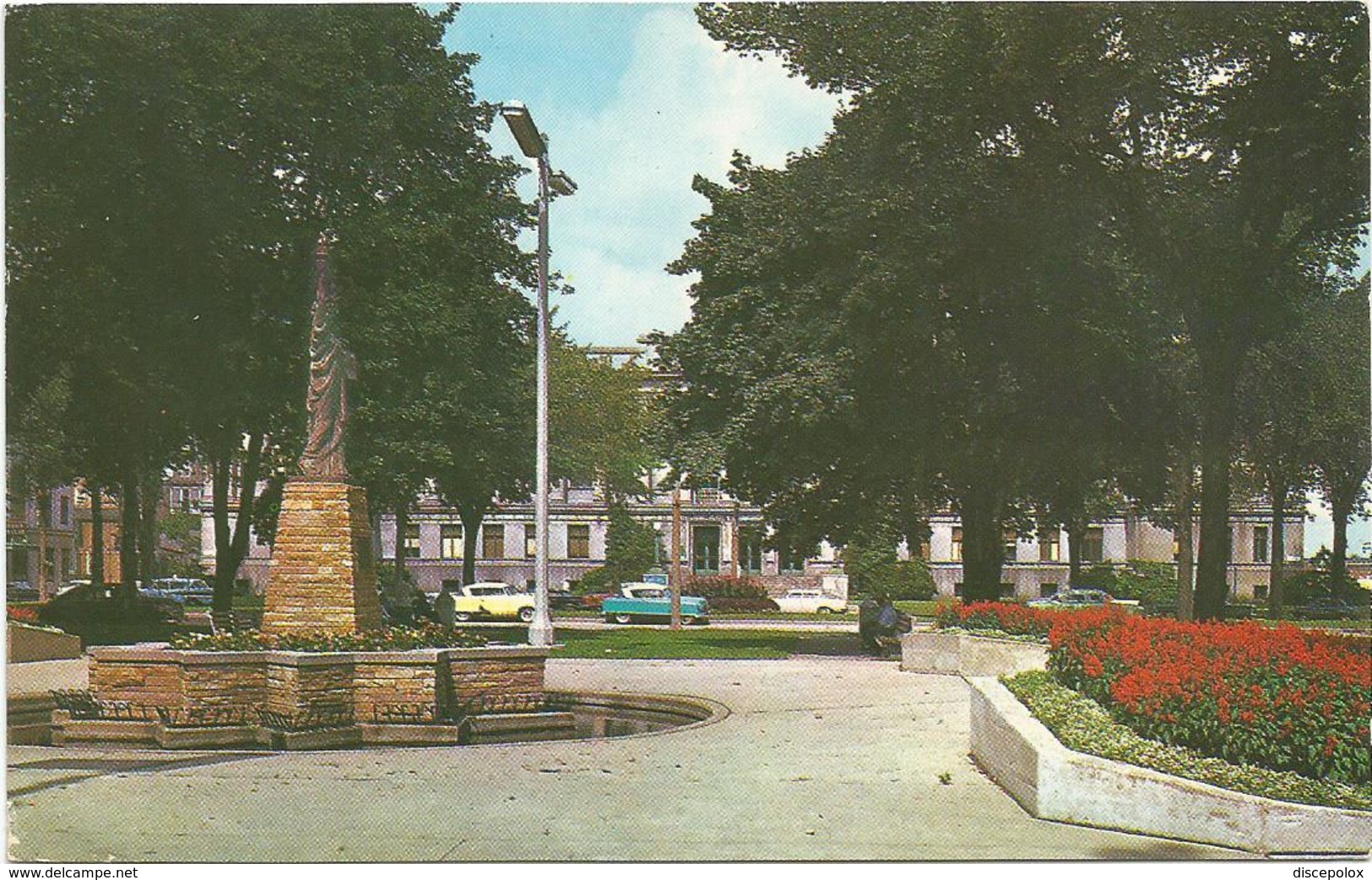 X3118 Kenosha - Civic Center Park - Boy Scouts Monument And Court House / Viaggiata 1967 - Kenosha