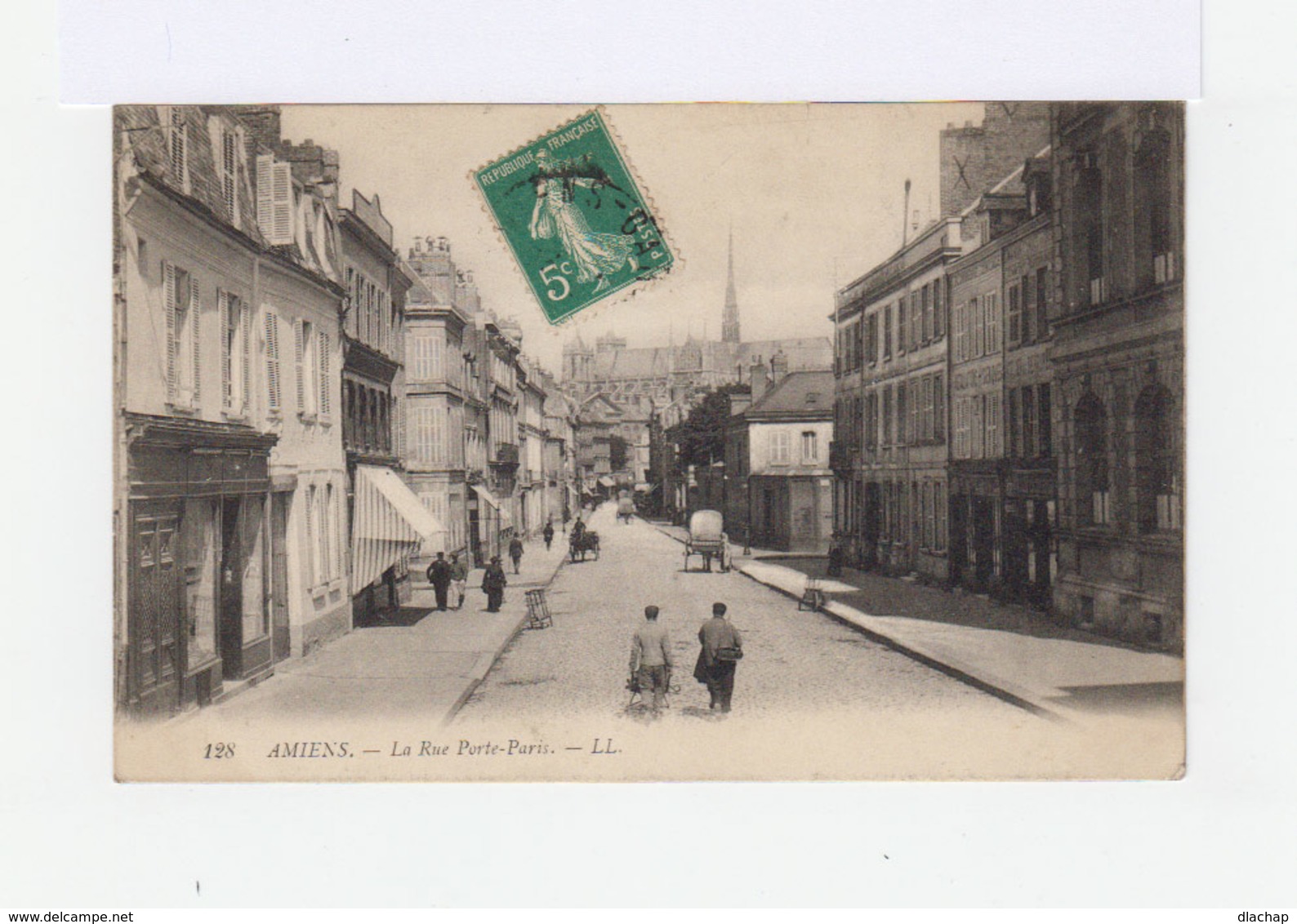 Amiens. La Rue Porte Paris.Commerces. Charrettes. (3010) - Amiens