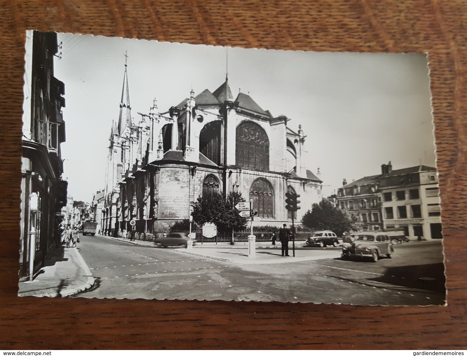 Belles Autos à Montargis - Carte En Bel état - Voitures De Tourisme