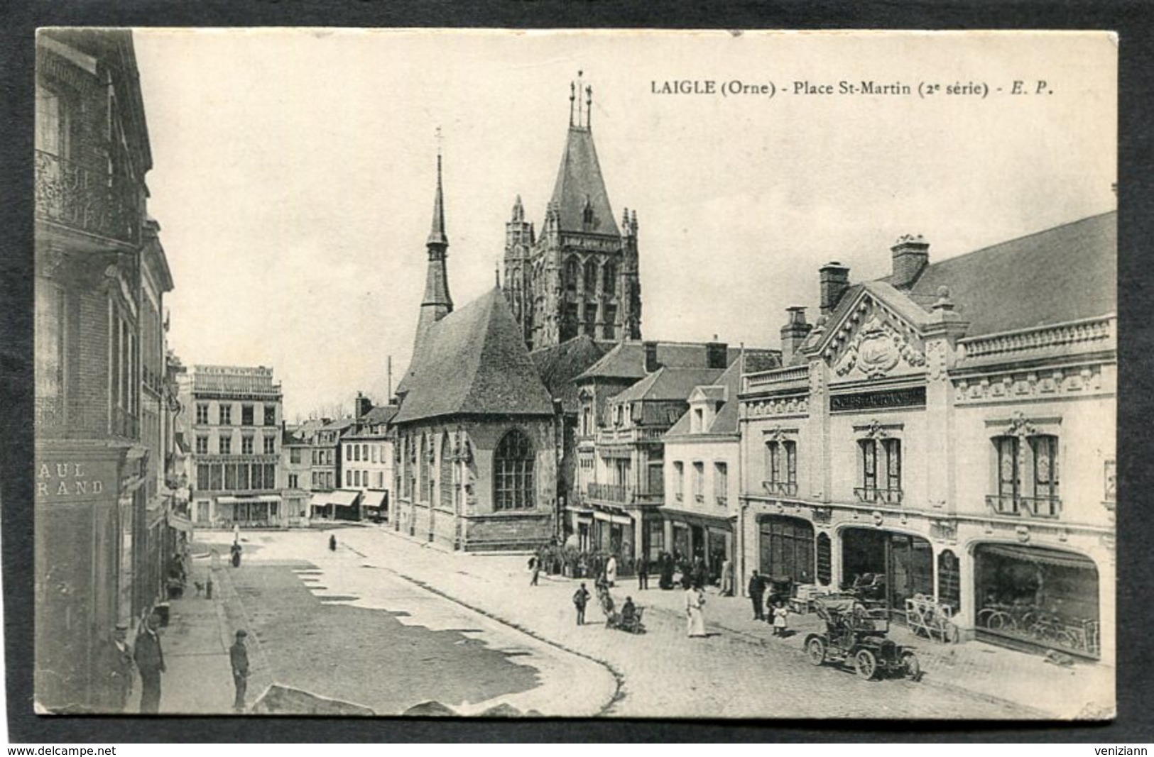 CPA - LAIGLE - Place St Martin, Animé - Automobile - L'Aigle