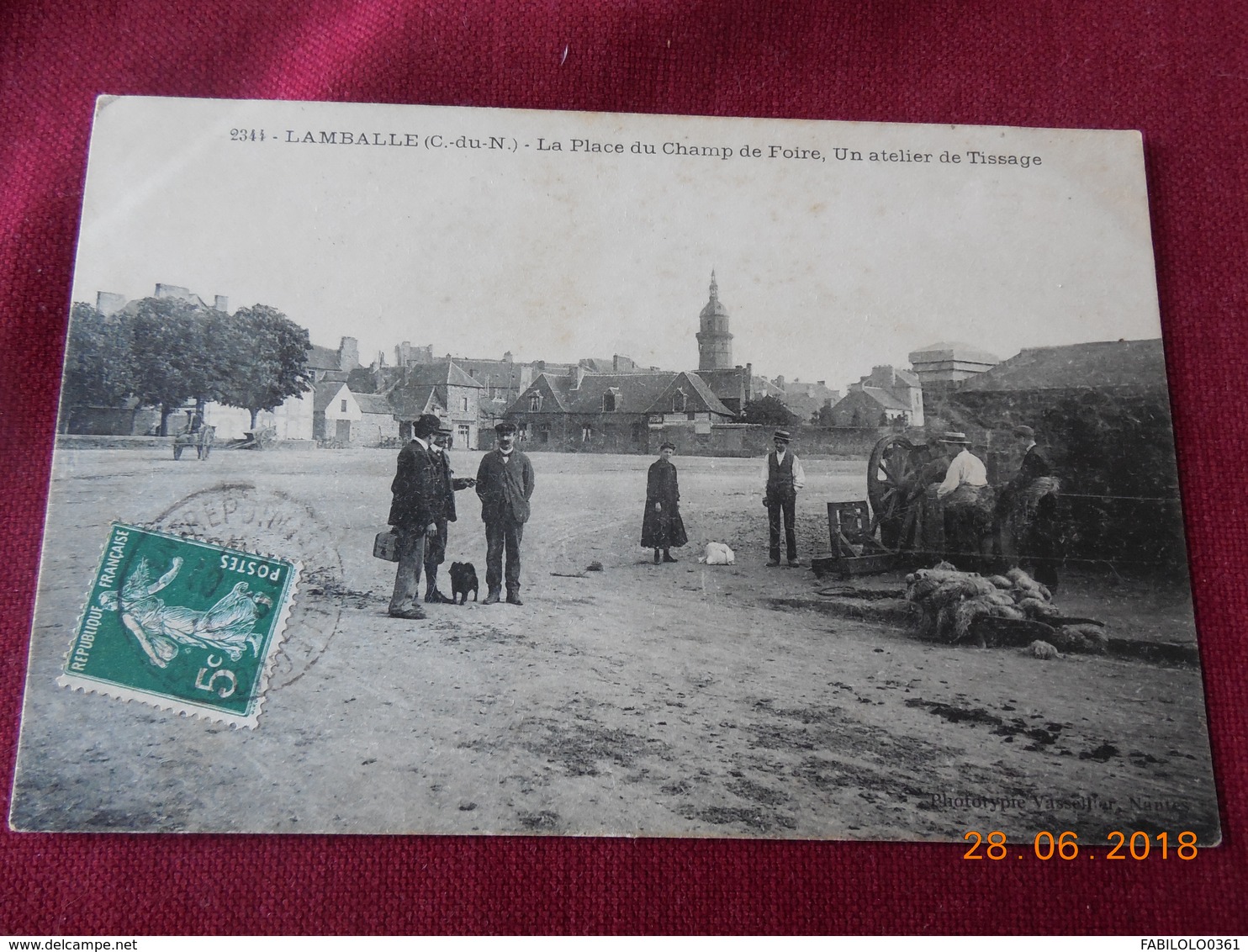 CPA - Lamballe - La Place Du Champ De Foire - Un Atelier De Tissage - Lamballe