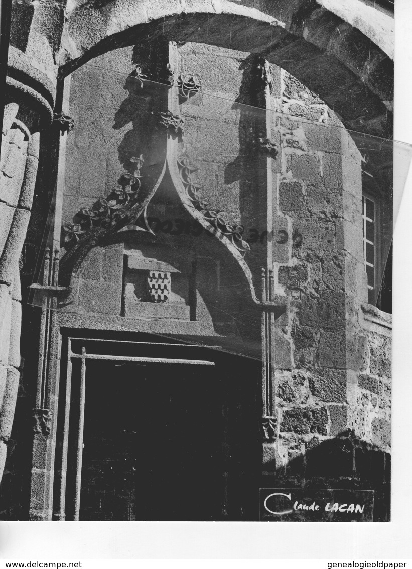 87 - ROCHECHOUART- PORTE DE L' ANCIENNE MAISON DES CONSULS-- RARE GRANDE PHOTO ORIGINALE CLAUDE LACAN LIMOGES - Lieux