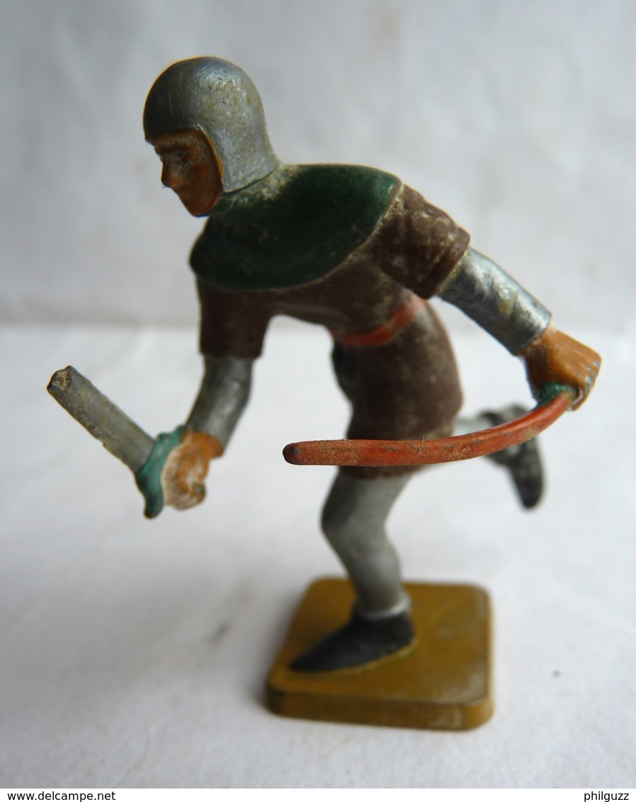 FIGURINE STARLUX -  SOLDAT MEDIEVAL CHEVALIER ARCHER CHARGEANT ARC ET EPEE Incomplet - Starlux