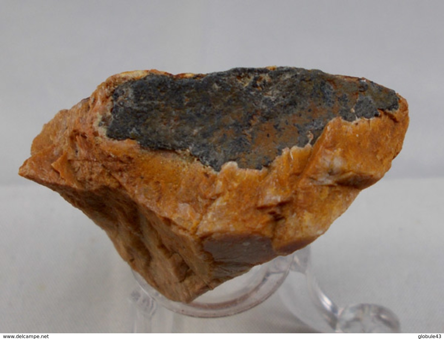ILMENITE 4 X 2 CM PEGMATITE DE LA CHAUMETTE 48 (très Rare Sur Le Site) - Minéraux
