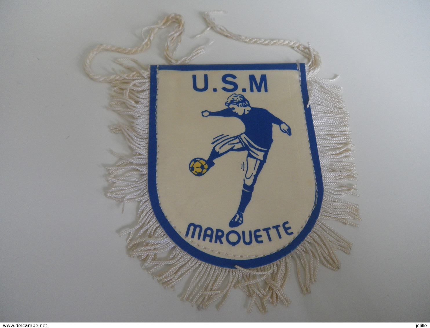 Fanion Football - US MARQUETTE - Habillement, Souvenirs & Autres