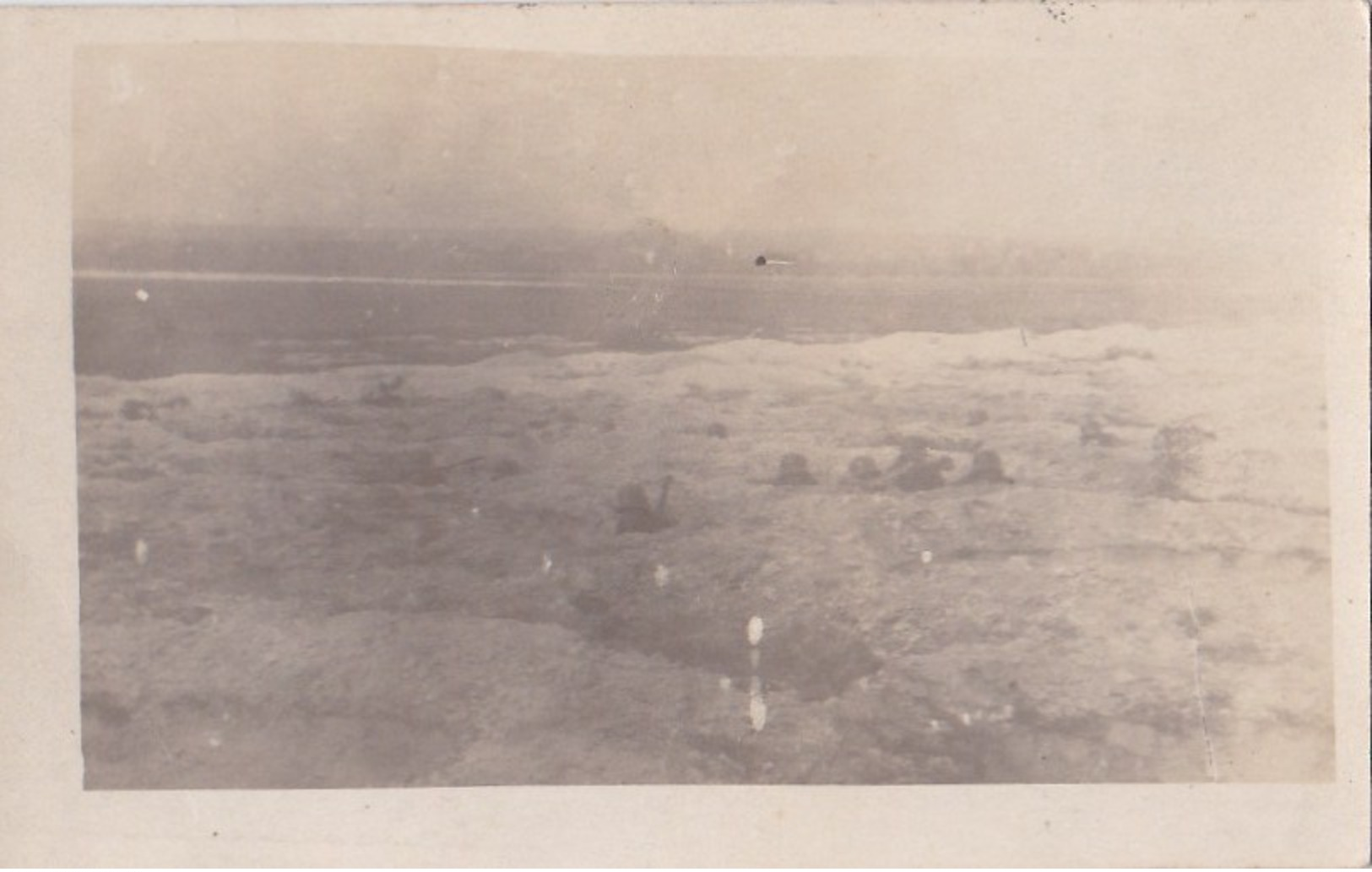 CPA PHOTO  GUERRE WW1  CHAMPS De BATAILLE SOLDATS Dans Les TRANCHEES - Guerra 1914-18