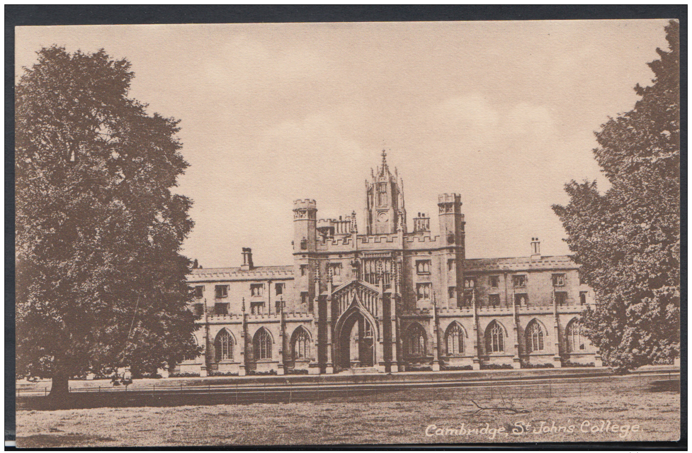 Cambridgeshire Postcard - Cambridge, St John's College     DC1857 - Cambridge