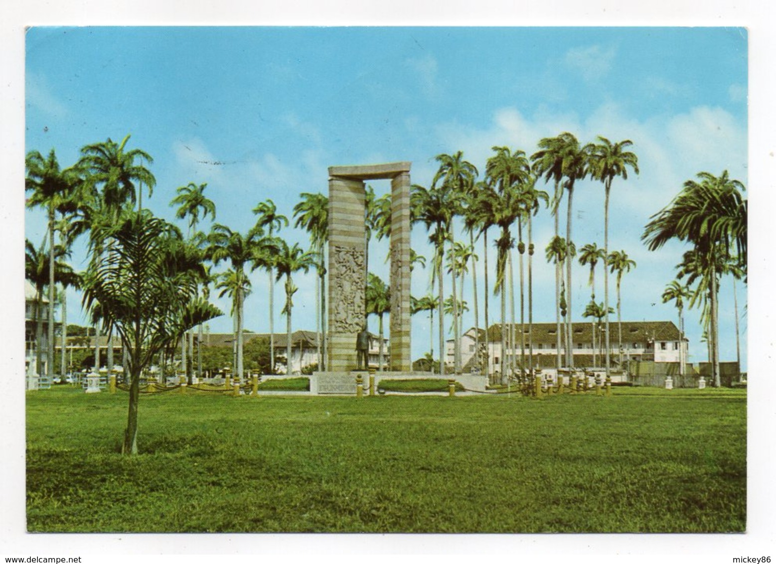Guyane--CAYENNE---1990-- Place Des Palmistes  --cachet  Cayenne R.P - Cayenne