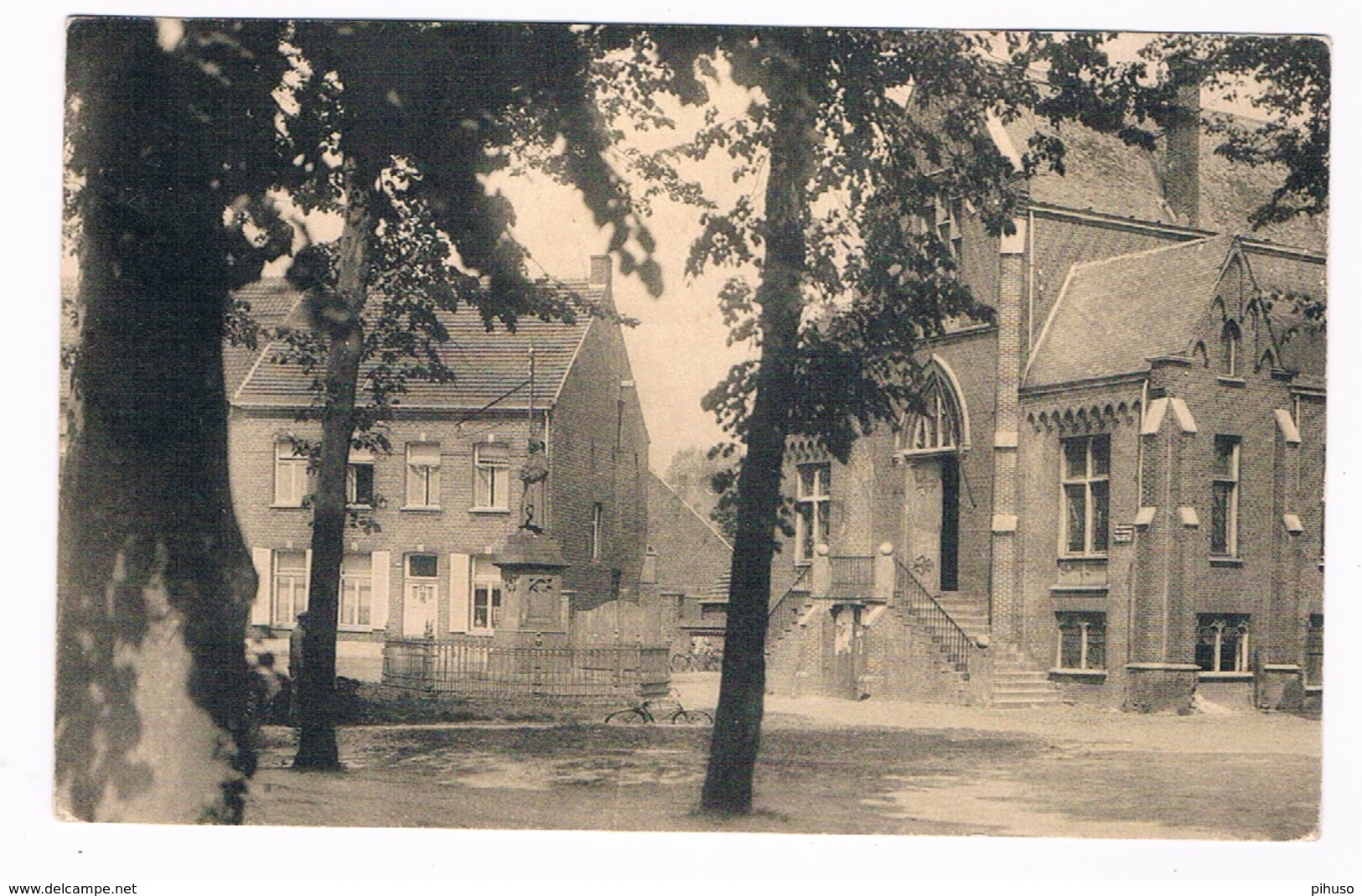 B-6752   BRECHT : Gemeentehuis En Standbeeld Ban Van Der Muyden - Brecht