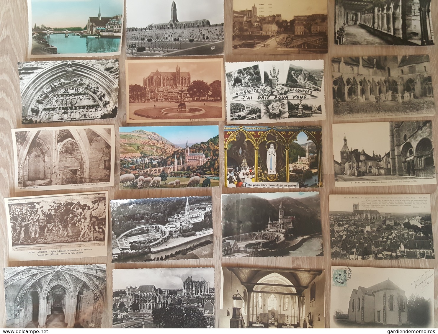 Eglises, Cathédrales, Abbayes, Cloitres (Intérieur et Extérieur) - 193 Cartes Postales toutes photographiées + 1 Carnet