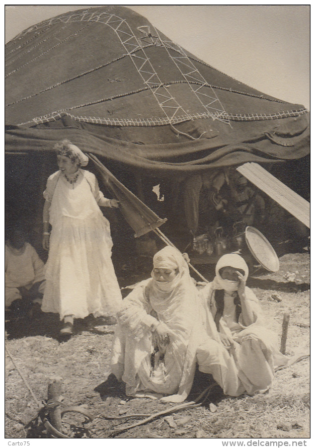 Ethniques Et Cultures - Maghreb - Femmes Marocaines - Tente Berbère Du Moyen Atlas - 1964 - Afrique