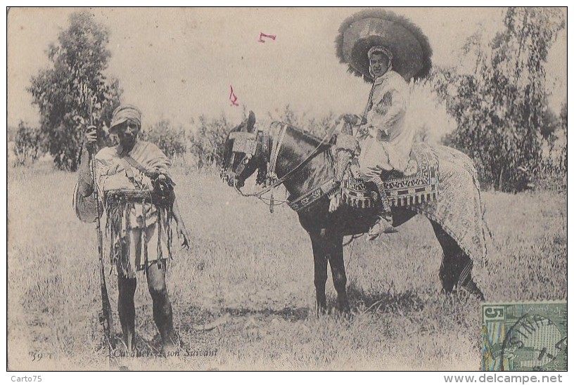 Ethniques Et Cultures - Maghreb - Cavalier Et Son Suivant - 1907 - Afrique