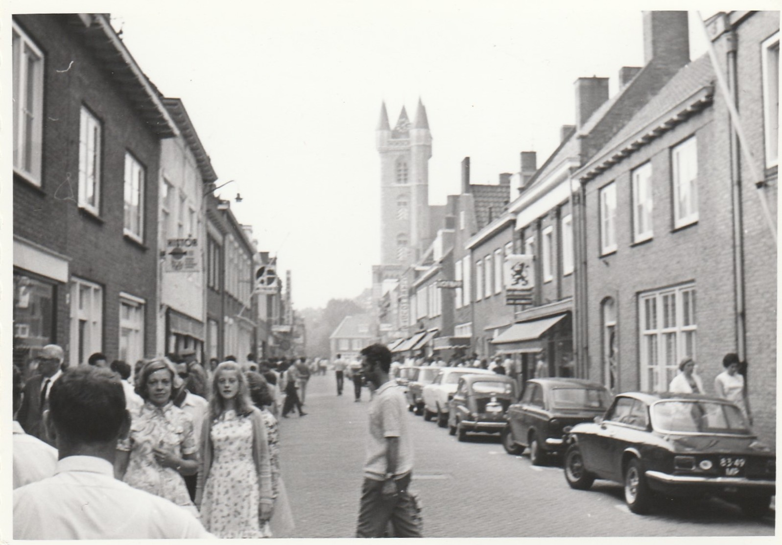 2 Foto's ,  Oostburg , Sluis ; Stadhuis + Café Restaurant " DE EENHOORN " - Sluis